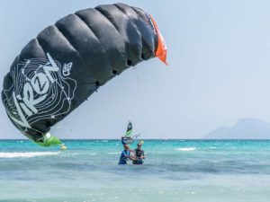 Clase Privada de Kitesurf para niños en Alcudia
