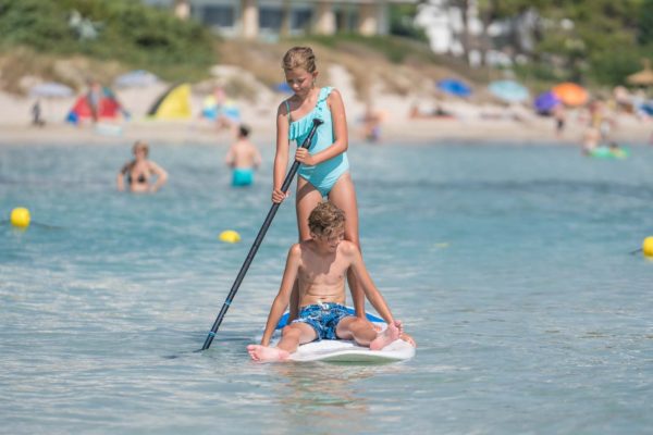 Paddle Surfing Anfängerkurs auf Mallorca für Kinder