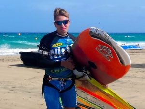 Team jakub es monitor en la escuela de kitesurf de alcudia e1519150757625 300x225 - Team