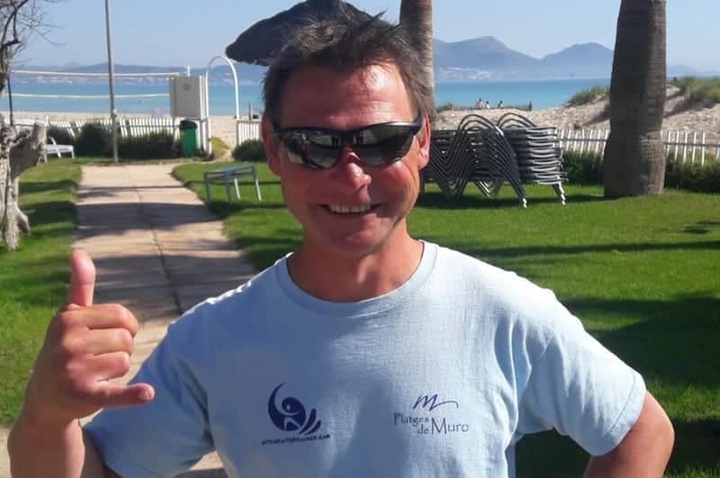 Markus es monitor en la escuela de kitesurf de alcudia