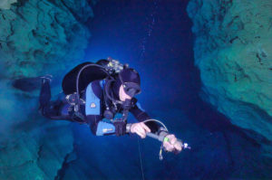 Home Buceo en cuevas 300x199 - Home