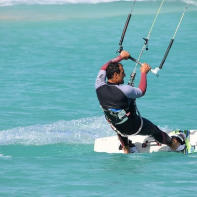 Kitesurfing and Windsurfing: Sports for the same wind