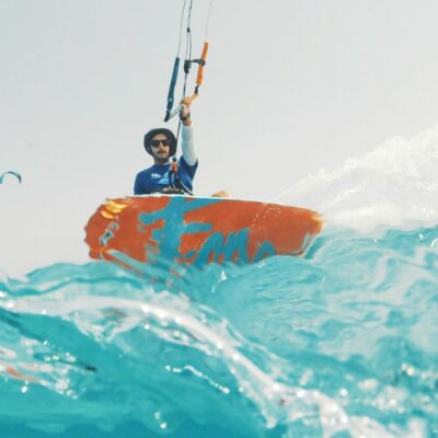 How to kitesurf: we guide you through your first steps